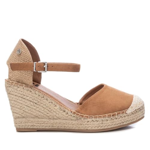 XTI - Sandalias con Cuña Mujer Camel - Calzado Cómodo y Versátil - Moda casual - Modelo 14238201 (Talla 39)