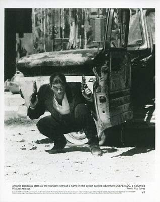 Desperado Original 1995 Antonio Banderas - Fotografía con dos pistolas como Mariachi (3.1 x 3.9 in)