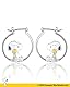 Peanuts Snoopy Damen-Creolen, offiziell lizenziert, Silber mit Snoopy und Woodstock-Accessoire, Messing, kein Edelstein, Messing, kein Edelstein