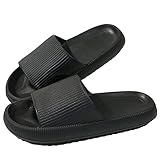 Anti-Rutsch-Sohle: Die Sohle hat ein rutschfestes Wellenmuster, das die Reibung mit der Unterseite erhöht und das Rutschen reduziert.