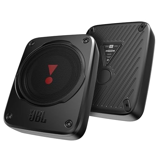 JBL BassPro Lite: Subwoofer Activo Coche Autoamplificado y Ultracompacto de Harman Kardon, Fácil de instalar Bajo el Asiento, 200W Amplificador Integrado, Compatible con Echo Auto, Conectable en Serie