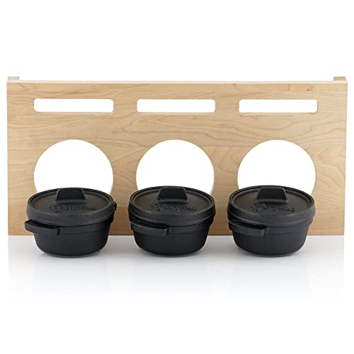 BBQ-Toro Mini Dutch Oven Set mit Holzunterlage | 3 x Ø 11 cm | Gusseisen 3er Set Serviertöpfe | Kochtopf, kleiner Bräter mit Deckel, Gusstopf | Brattopf, Backtopf, Schmortopf, Feuertopf