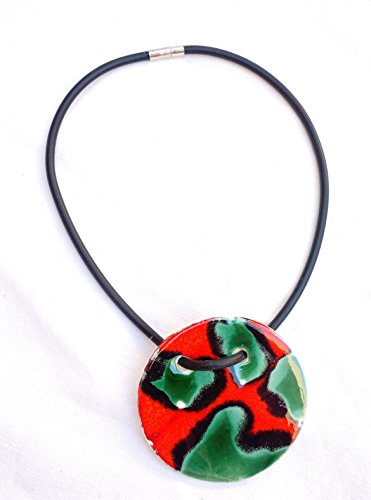 Collar gargantilla con colgante cerámico.