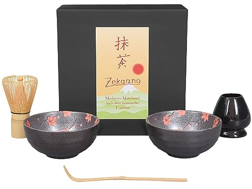 Aricola Matcha-Set 5-teilig, bestehend aus 2 Matchaschalen anthrazit/rot mit Blütendesign, Matchalöffel, Matchabesen und schwarzem Besenhalter in eleganter Geschenkbox. Original