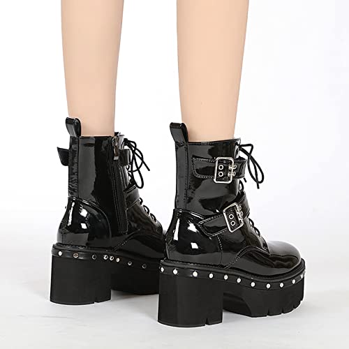 Chaussures vintage confort en cuir verni noir avec finitions rivets et boucles