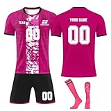 **Style et Polyvalence** - Que vous jouiez ou que vous sortiez, cet ensemble de foot combine élégance et praticité pour satisfaire toutes vos exigences.