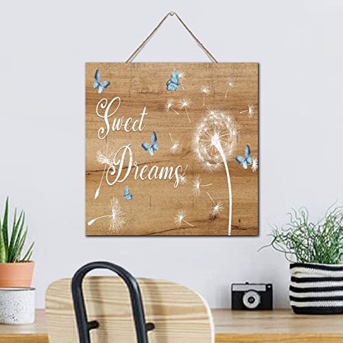 Décoration murale rustique en bois pour embellir un mur blanc de bureau