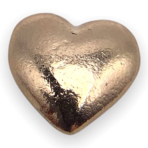 StockPins Gold Heart Lapel Pin – Vintage-Inspired Heart Pin for Christmas Gifts, Valentine’s Day, and Holiday Outfits – Perfect for Backpacks, Jackets, or Women’s Lapels, Cute Retro Style