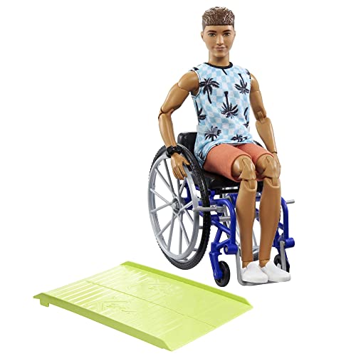 Barbie Fashionistas Ken Lalka (brunet) z wózkiem inwalidzkim i rampą, w plażowej koszulce i pomarańczowych szortach, HJT59