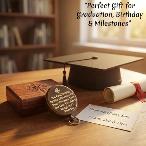 Brújula de Bolsillo Vintage Grabada con Texto Inspiracional, Latón y Estuche de Madera miniatura 6