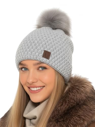 Baesics Strickmütze Glitzer Grau mit Bommel für Damen & Herren – warme Unisex Wintermütze mit Fleecefutter & Kunstfell Pompon One Size – Beanie Stil