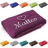 Kuscheldecke 'Herz' mit Name oder Wunschtext bestickt, Geschenk zu Valentinstag, Geburtstag, Hochzeitstag, 200cm x 150cm extra weiche & gemütliche Sofadecke/Wohndecke, hochwertiges Fleece (Beere)