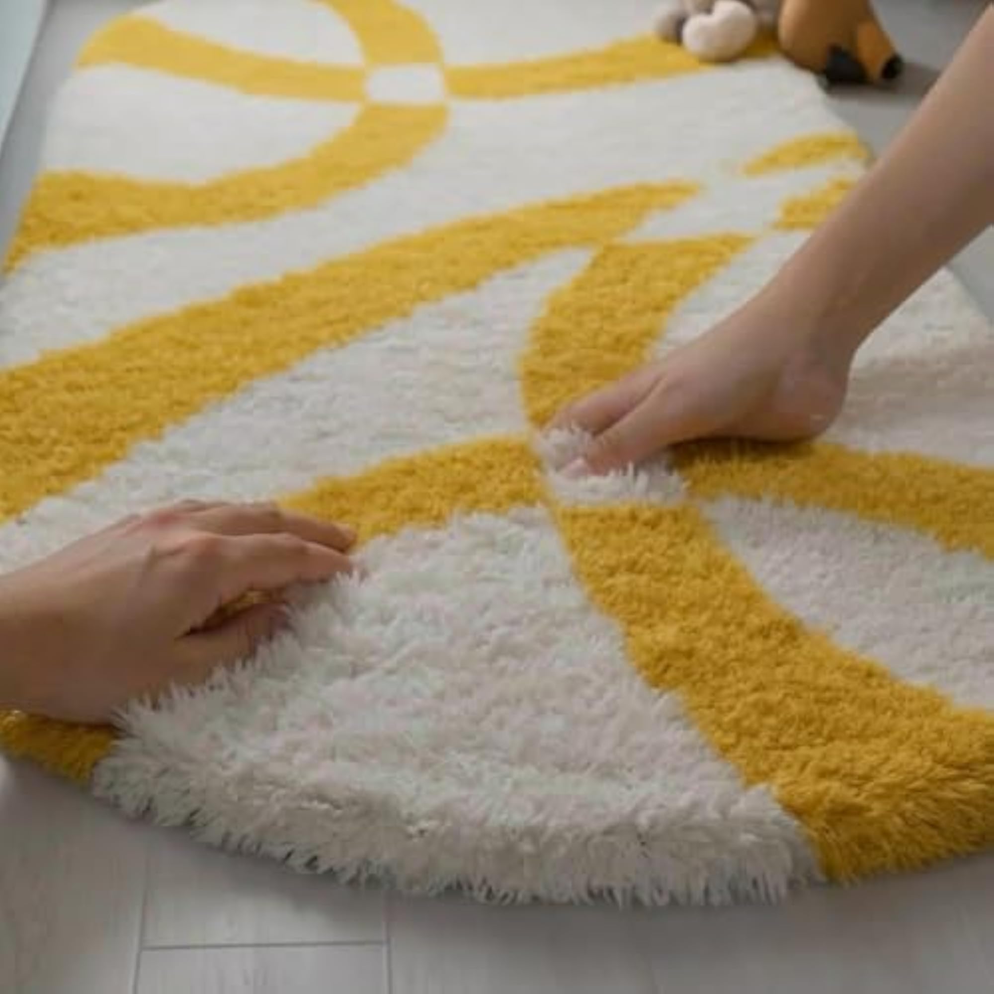 Oval Soft Shaggy Carpet Runner, Yellow and White Geometric Lines