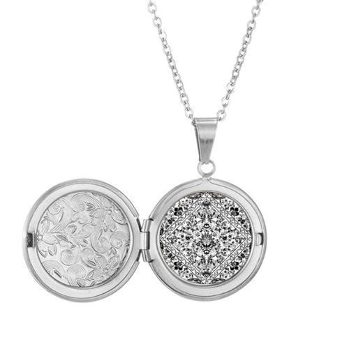 Collier médaillon baroque aux finitions d'art pour style raffiné