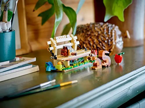 Creator 31143 - Casetta per uccelli 3 in 1, da uccello a riccio ad alveare, figure di animali della foresta, giocattoli da costruzione per bambini dai 8 anni in su, set di giocattoli colorati, - Lego - Immagine 2