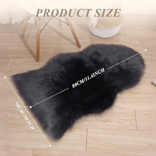 AMFUN Faux Lammfell Schaffell Teppich, Longhair Flauschiger Teppich, Flauschiger Schaffell Lammfell Fellteppich Waschbar, Weicher Fell Carpet für Stühle Sofa Schlafzimmer(Schwarz, 50 x 80 cm)