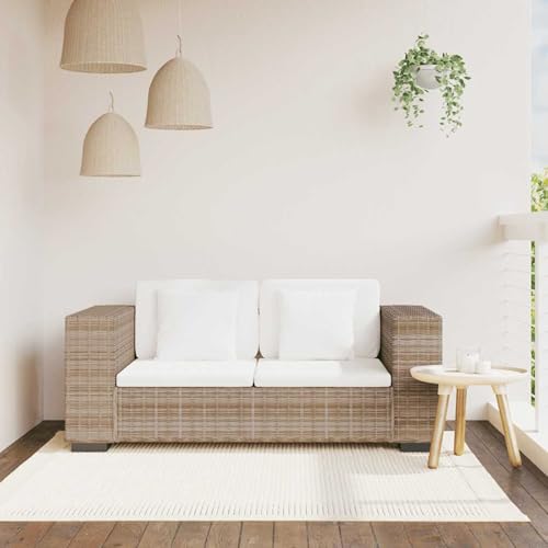 Realizzato in vero rattan di alta qualità, il divano è facile da pulire, resistente e adatto all'uso quotidiano.