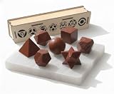 KULIA Set di 7 Solidi Platonici Geometria Sacra Scatola in Legno Intagliata a Mano Contenitore Decorativo Feng Shui Piastra in Selenite Pietre Platoniche in Diaspro Rosso Set Chakra Portafortuna