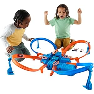 Hot Wheels Track Set with 1:64 Scale Toy Car, 4 Intersections for Crashing, Powered by a Motorized Booster, Criss-Cross Crash Track (Amazon Exclusive)
