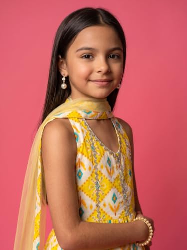 Image of Nautinati Girls Nauti Nati Girls Printed V Neck Pure Cotton Kurti With Sharara Dupatta