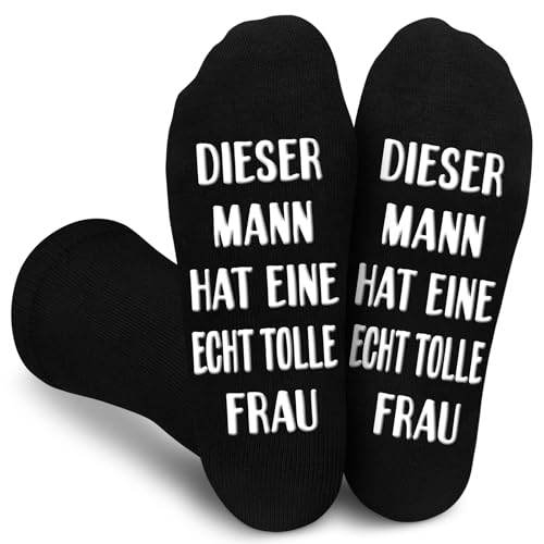 Gemtte Lustige Socken Herren 43-46, Geschenkideen Männer, Witzige Socken mit Spruch, DIESER MANN HAT EINE ECHT TOLLE FRAU, Männertagsgeschenke für Männer Ehemann Papa Opa