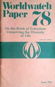 Paperback On the Brink of Extinction: Conserving the Diversity of Life Book