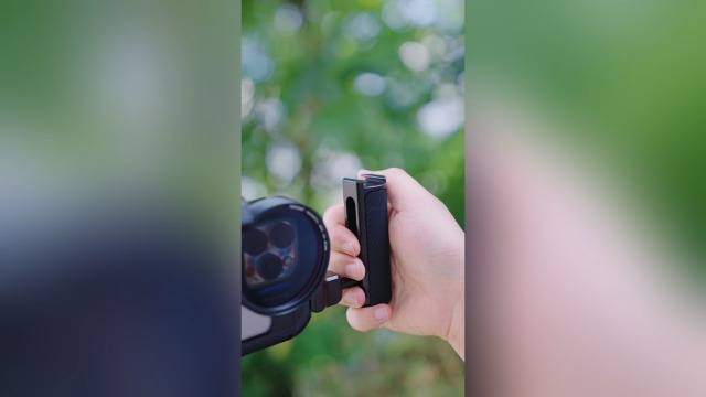 NEEWER 15 Pro Phone Cage Video Rig With Dual Handles Compatible With IPhone 15 Pro, Metal 67mm Filter Adapter, 17mm Lens Backplane, Phone Rig Smartphone Stabilizer For Video Recording, PA023K