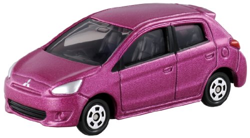 Tomica No.23 Mitsubishi Mirage pour créer une ville miniature