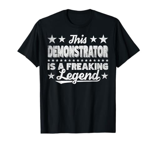Siete alla ricerca di un regalo per il miglior Demonstrator che conoscete. Allora questa citazione divertente per ogni Demonstrator che ama la sua Professione è perfetta. This Demonstrator Is A Freaking Legend