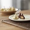 Besos de Hershey con Almendras a Granel - 200 Piezas Envueltas Individualmente, Besos de Almendras con Chocolate con Leche en Papel Dorado - Caramelos de Almendras con Chocolate con Leche para Bodas, Recuerdos de Fiesta y Mesas de Dulces - 2 Libras 32 Onzas (Paquete de 1) 4