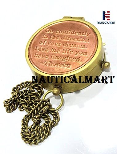 Brújula NauticalMart de Latón con grabado de cita 'Go Confidently' y estuche de cuero estampado miniatura 2