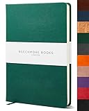 BRITISH DESIGN: Jedes Beechmore Book ist in speziell beschafftem veganem Leder gebunden, wobei umfangreiche Farbtests in unserem Londoner Studio stattfinden. Mit echter Handwerkskunst schaffen wir elegante, zeitlose Zeitschriften, im Geiste des klassischen britischen Stils und des Understatements.