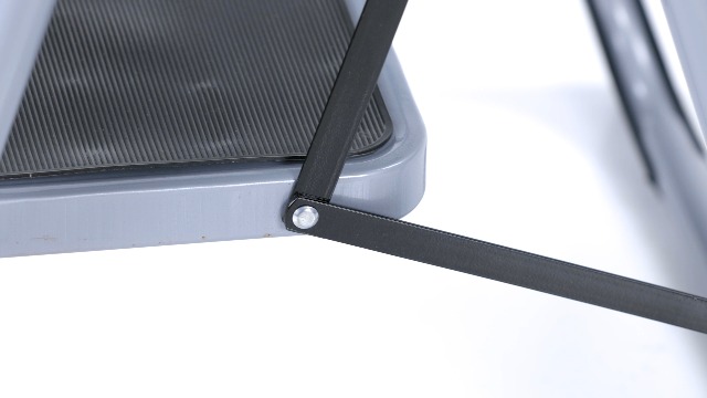 Relaxdays Scaletta Pieghevole 2 Gradini – Portata 150 Kg, Antiscivolo, In Acciaio Bianco, Per Casa