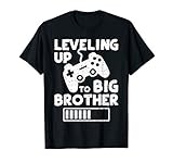 Klassisch geschnitten, doppelt genähter Saum.