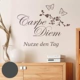 Der Wallsticker ist nach der Beschriftung wieder entfernbar und wird aus matter Plotterfolie von Orafol / Oracal konturgeschnitten, so dass kein lästiger Hintergrund stehen bleibt, sondern nur das Wandtattoo auf den Hintergrund aufgebracht wird. Nach dem Schneiden wird das Tattoo und mit einer Übertragungsfolie überzogen die später beim Kleben das Tattoo auf dem Untergrund fixiert und danach leicht abgezogen werden kann. Somit bringen auch Laien diese Dekoration leicht an.
