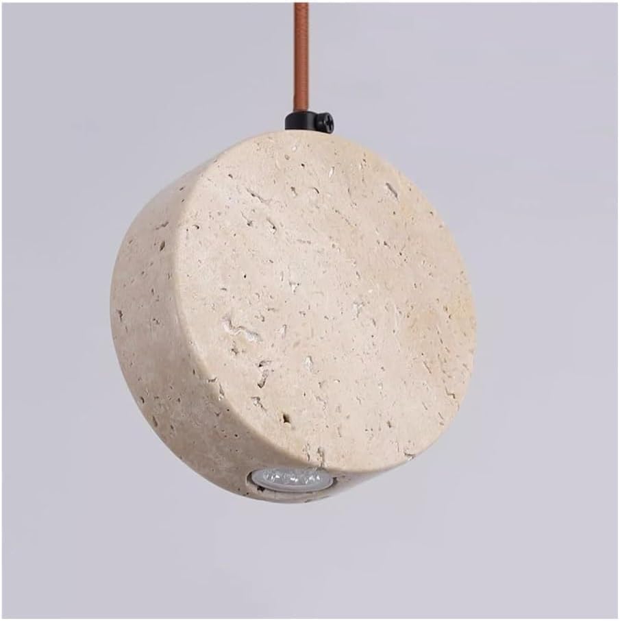 Lustre nordique en marbre pour éclairer un îlot de cuisine sombre de style