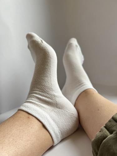 Image of Women's organic linen short-cut socks with a white mesh structure, packed in sets of three, size S. (Small)