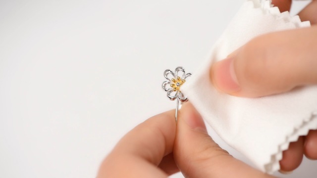 Orecchini a Cerchio In Argento Sterling 925 Con Margherita Minimalista a Forma Di Fiore Cartilagine Piccoli Cerchi Pendenti a Goccia Gioielli Delicati Per Donne e Ragazze Ipoallergenici