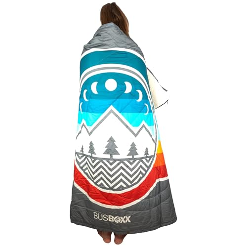 Bus-Boxx VOITED CloudTouch® 4-in-1 Campingdecke – Multifunktionale Outdoor-Decke, Kissen, Schlafsack und Poncho, wasserabweisend, aus recyceltem Materialien (Camp Vibes)