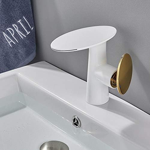 Mitigeur eau chaude et froide cascade pour moderniser le lavabo de la salle de bains familial