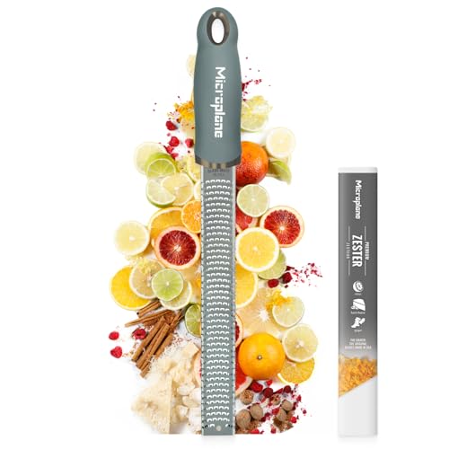 Microplane Râpe à zesteur en couleur Vert Eucalyptus pour agrumes, parmesan, gingembre, chocolat et noix de muscade avec lame fine - Fabriqué aux États-Unis