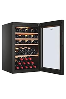 Haier Wine Bank 50 Serie 5 Cantinetta Vino, 49 Bottiglie, 1 Zona, Vetro Anti-UV, LED 3D, Ripiani in Legno, Controllo tramite App, Libera Installazione, Classe F, 49,7 x 58,5 x 82 cm, Nera - HWS49GA