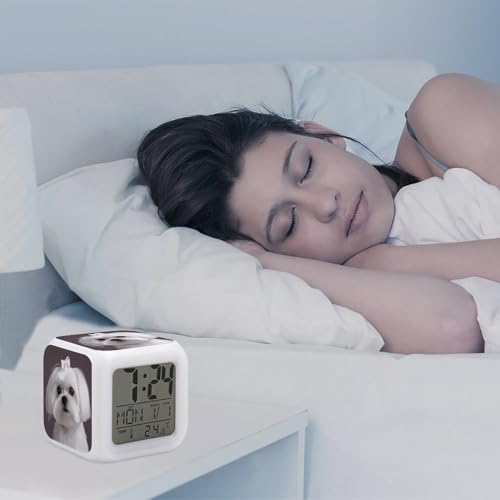 Reloj de mesita de noche con luz multicolor LED de perro maltés para dormitorio 6
