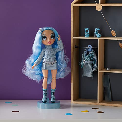 Muñeca Rainbow High Gabriella Icely Fashion Light Blue miniatura 2