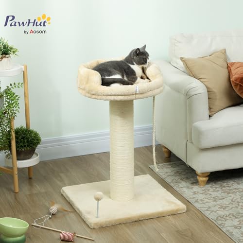 Arbre à chat beige avec plateforme pelucheuse et jeux suspendus