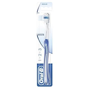Oral-B 123 Indicator Medium handtandenborstel, zacht voor tanden en tandvlees, middelgrote borstelharen, verschillende…