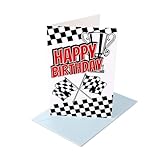 Conception spéciale: Inspirée de la culture de la course, la carte de voeux d'anniversaire combine un damier noir et blanc, un trophée rayé et des éléments de drapeau à damier, créant une atmosphère dynamique et compétitive qui est distincte mais élégante.