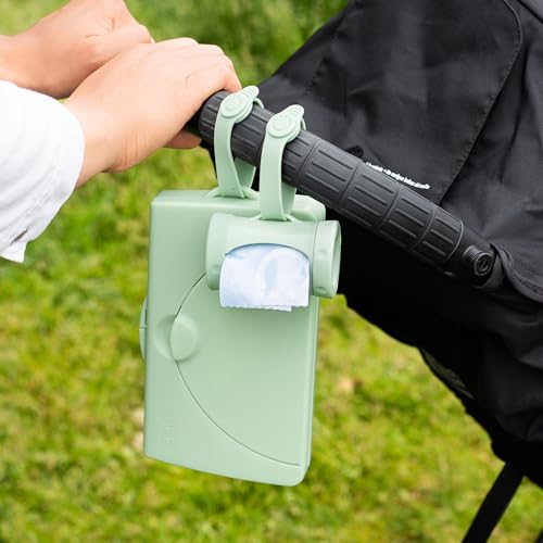 Ubbi On-the-Go Dozownik chusteczek dla niemowląt, przenośny pojemnik na chusteczki do podróży, akcesoria niezbędne dla noworodków, uchwyt na chusteczki wielokrotnego użytku, szałwiowa zieleń