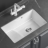 CONCEPTION DE DRAINAGE INCLINÉE : L'évier de buanderie est doté d'une planche à laver ondulée, dont la surface est inclinée, permettant à l'eau de lavage/rinçage des vêtements ou des chiffons de s'écouler automatiquement dans la cuve, évitant ainsi l'accumulation d'eau sur le plan de travail.