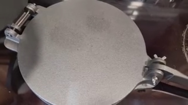 VEVOR Tortilla Press, 10 Inch Tortilla and Roti Maker, Cast Iron Heavy Duty Tortilladora Press, Pre-Seasoned Pataconera Maker with 100 Pcs Parchment Paper, Dough Maker for Flour Tortilla, Tawa, Silver